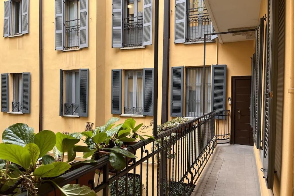 Youhosty - Ticinese Suite 1 Милан Экстерьер фото